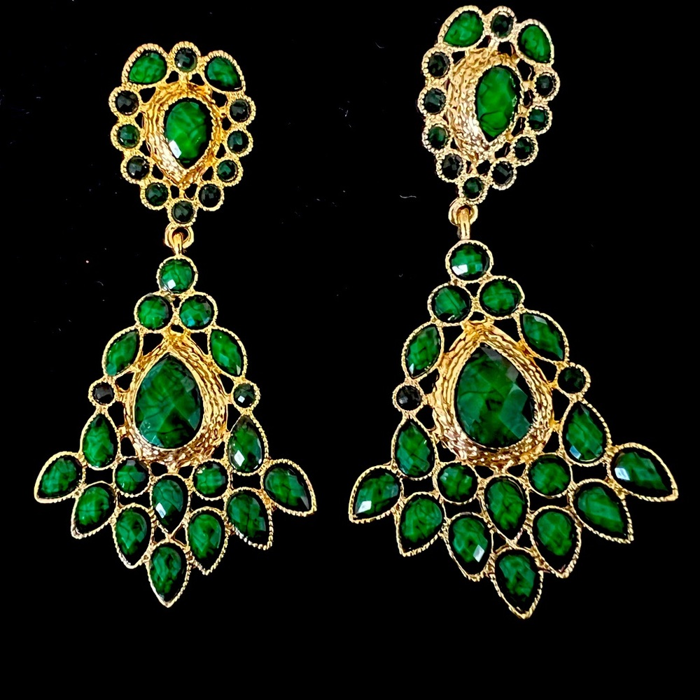 Amrita Singh Emerald green statement earrings in gold setting NWOT